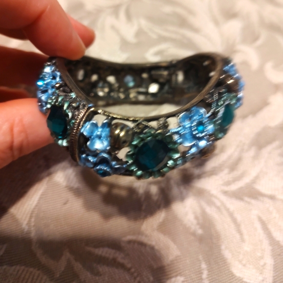 🐦 Charming Teal Green & Baby Blue Wave Floral Stone Cuff Bracelet - Picture 6 of 13